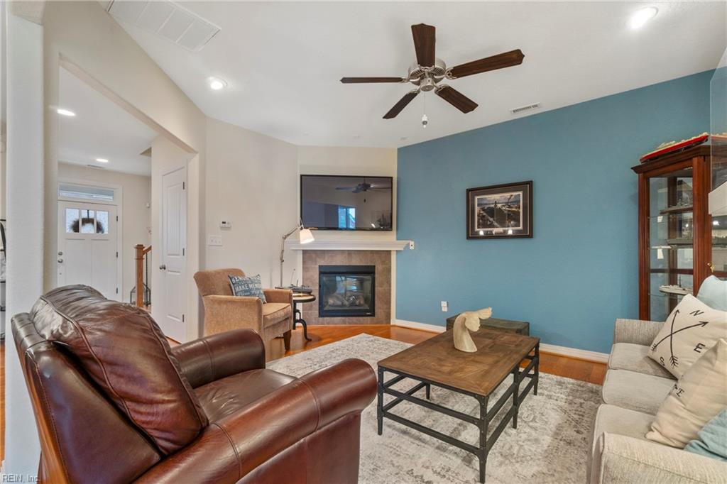 2205 Martlet LN