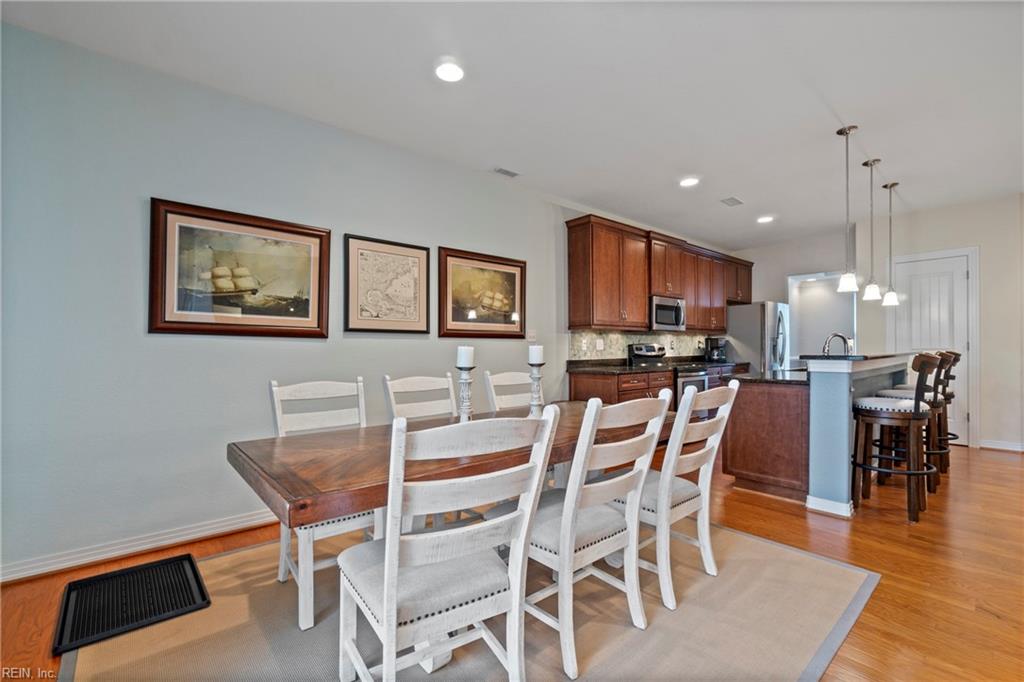 2205 Martlet LN