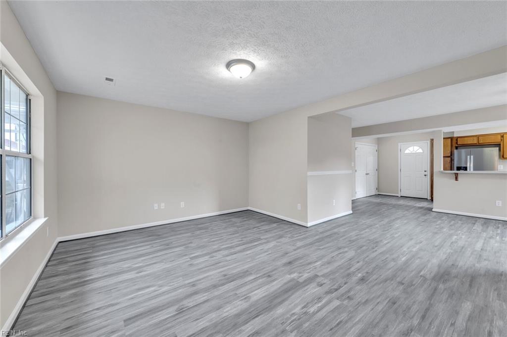 323 Woodhaven RD