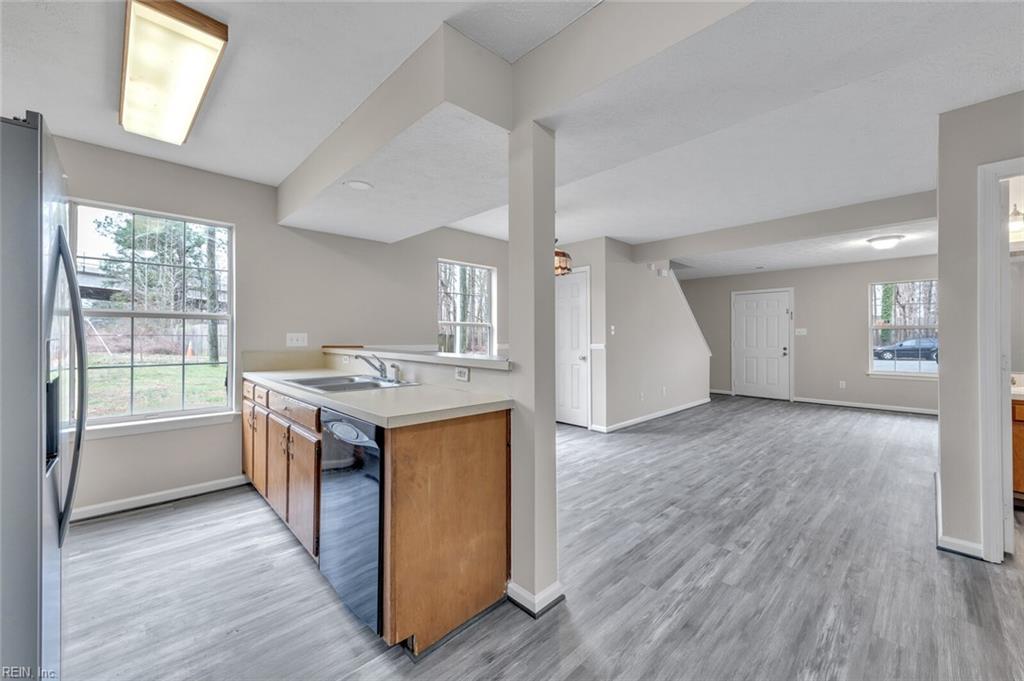 323 Woodhaven RD
