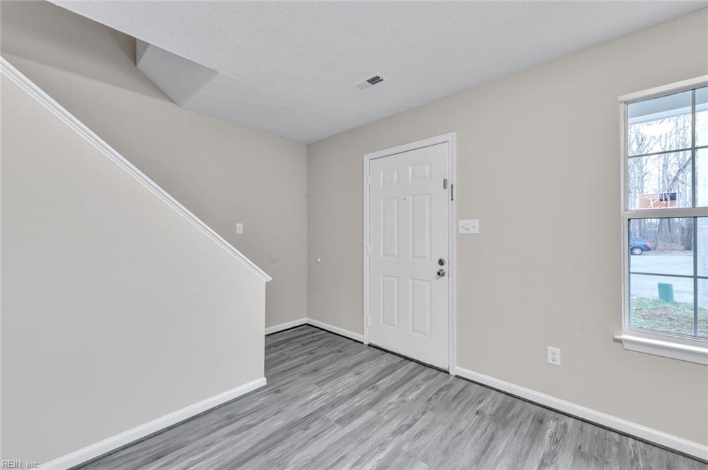 323 Woodhaven RD
