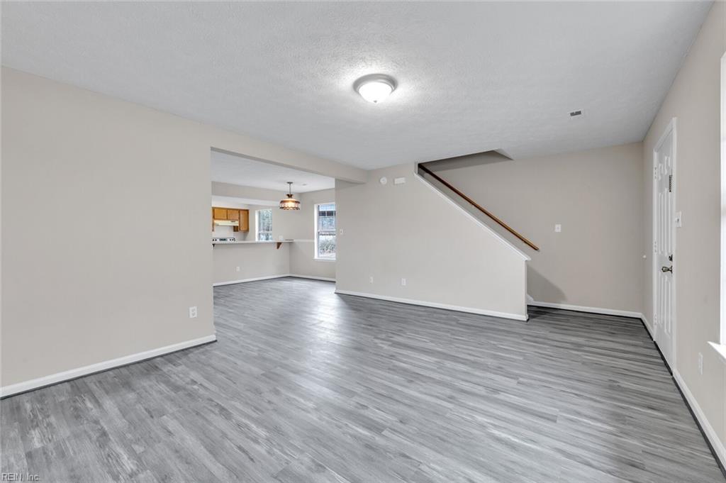 323 Woodhaven RD