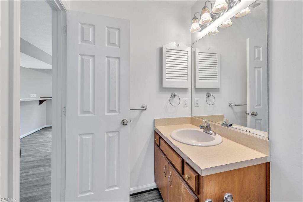 323 Woodhaven RD