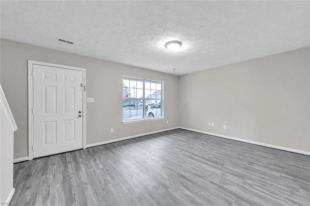 323 Woodhaven RD