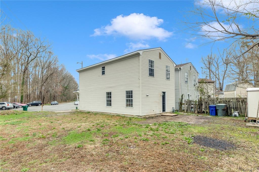 323 Woodhaven RD