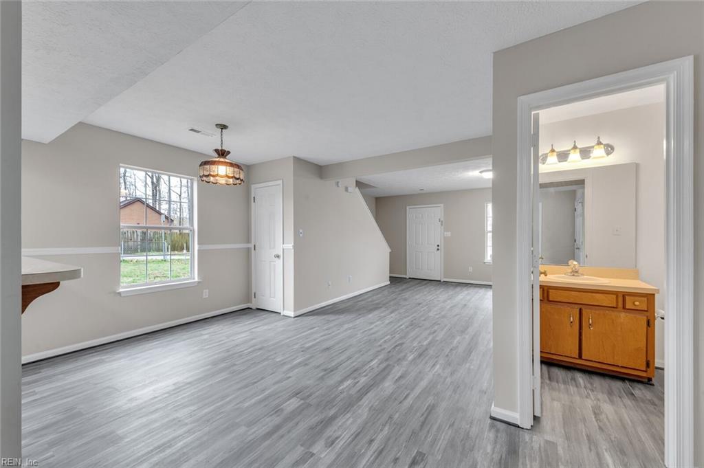 323 Woodhaven RD