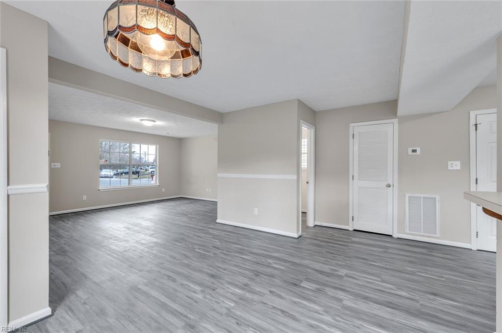 323 Woodhaven RD
