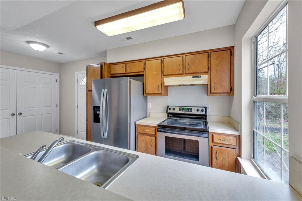 323 Woodhaven RD