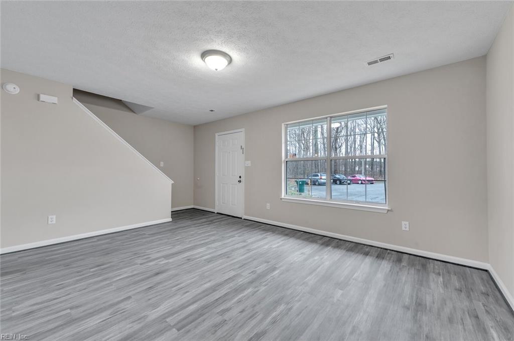 323 Woodhaven RD