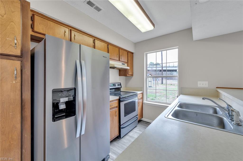 323 Woodhaven RD