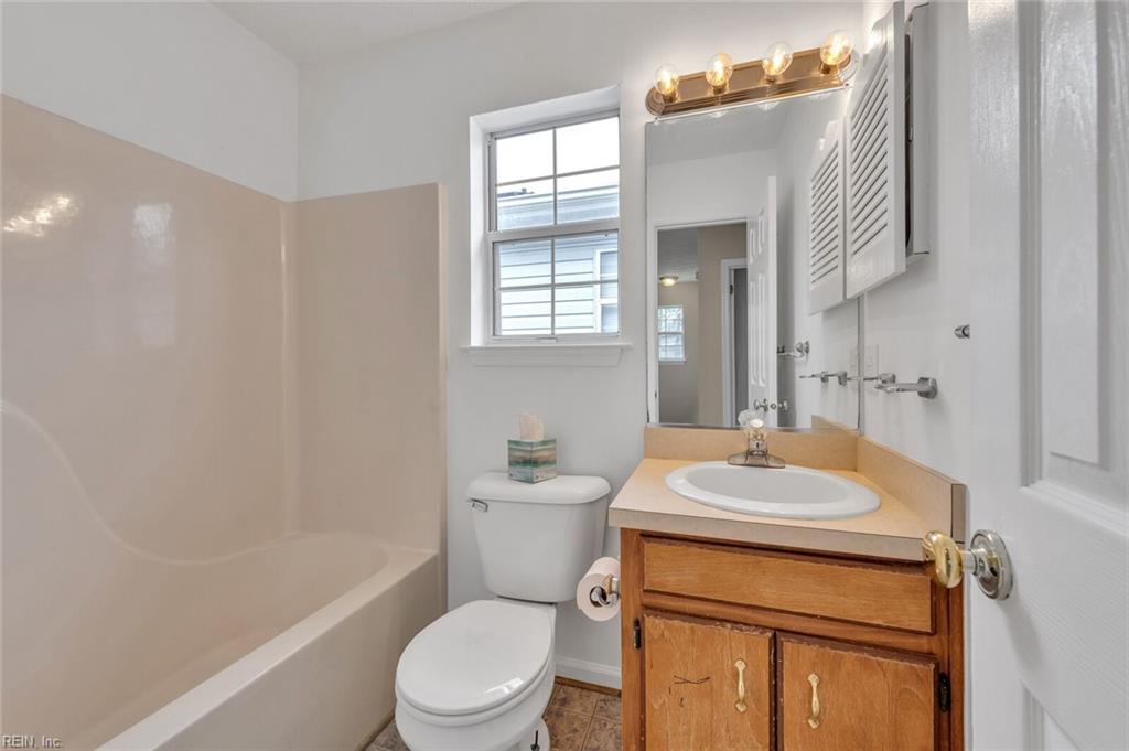 323 Woodhaven RD
