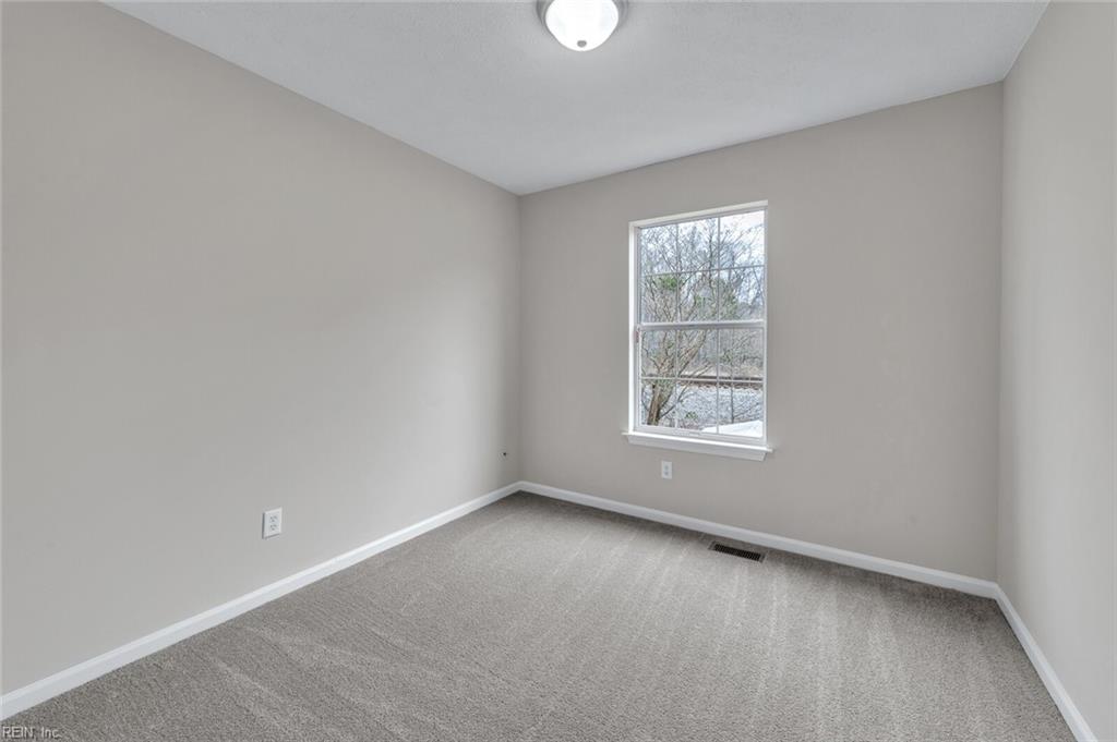 323 Woodhaven RD