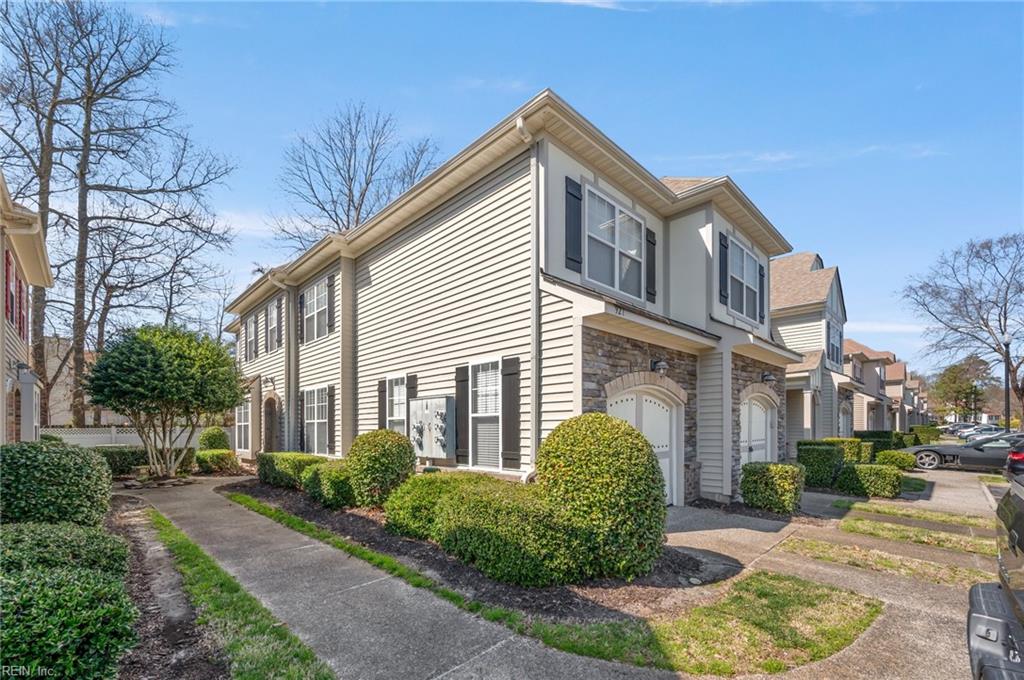 921 Turtle Pond LN