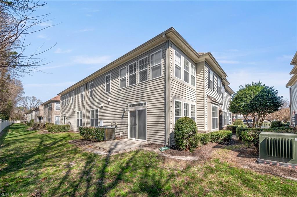 921 Turtle Pond LN