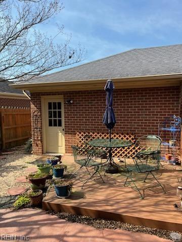 1009 Colonial Meadows WAY