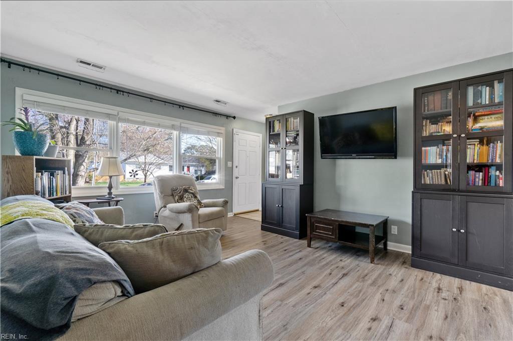 221 Driftwood RD