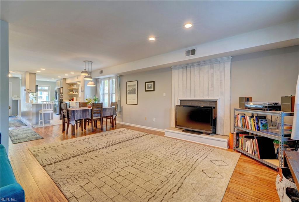 3726 Chesterfield AVE