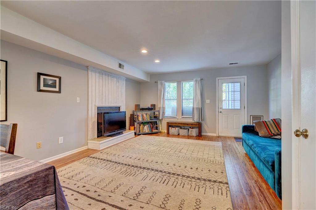 3726 Chesterfield AVE