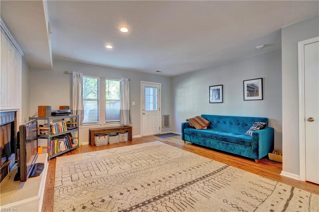 3726 Chesterfield AVE