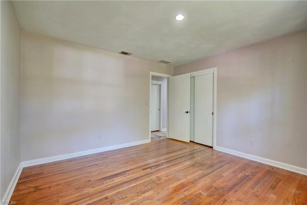 2705 E Kings RD
