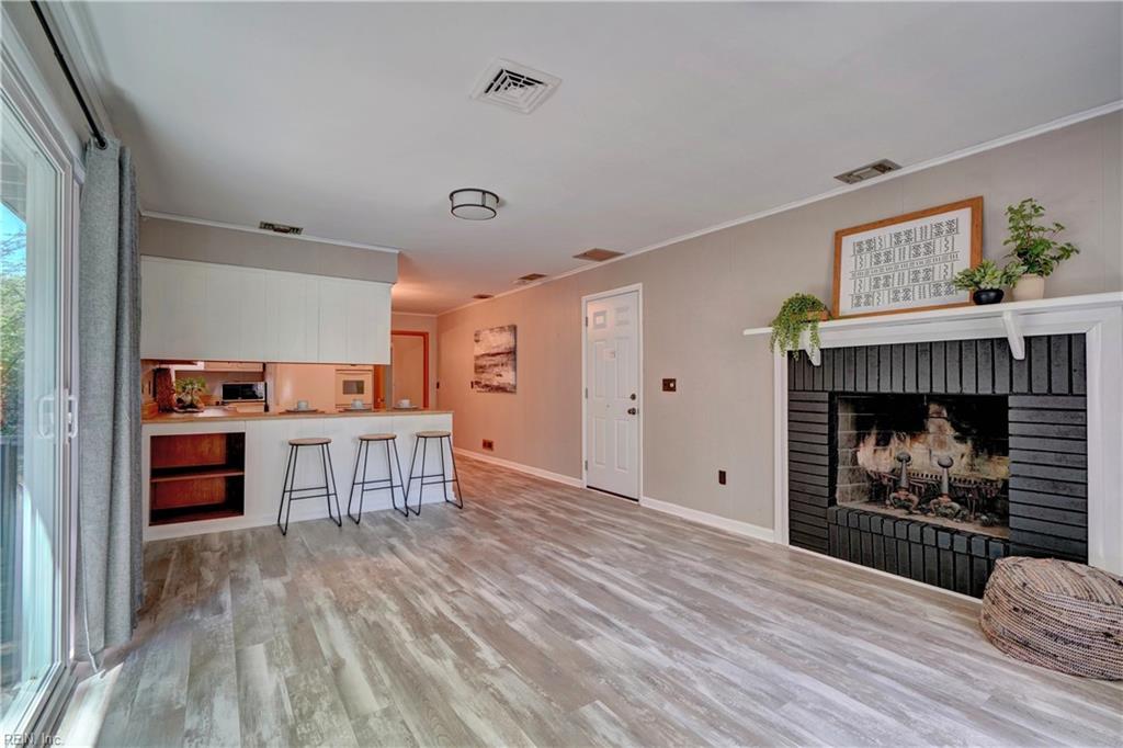 2705 E Kings RD
