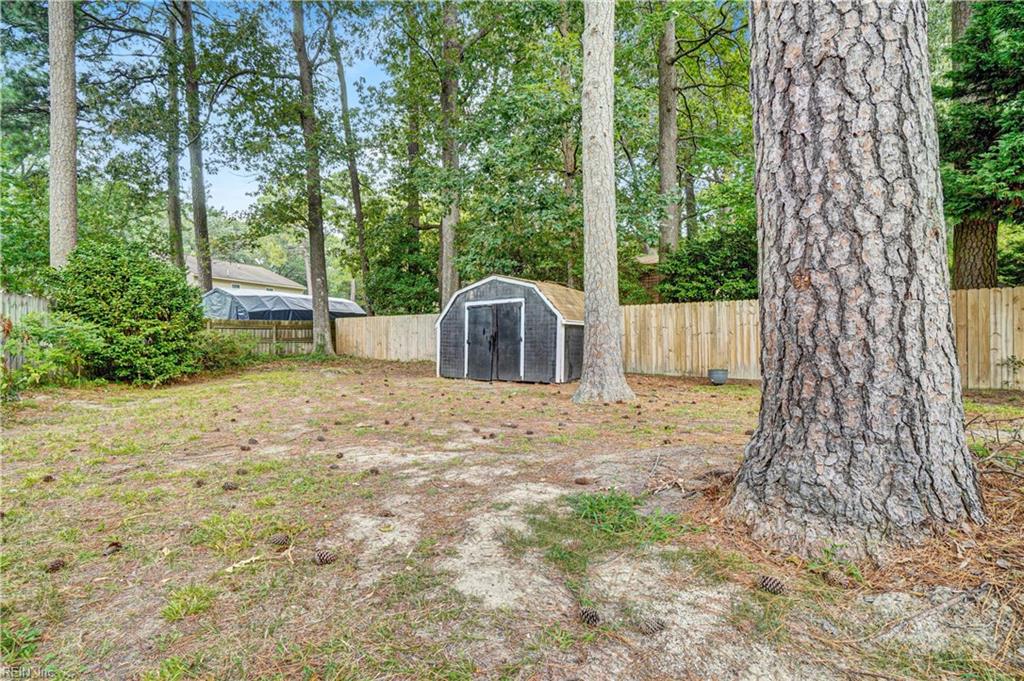 505 Robbins LN