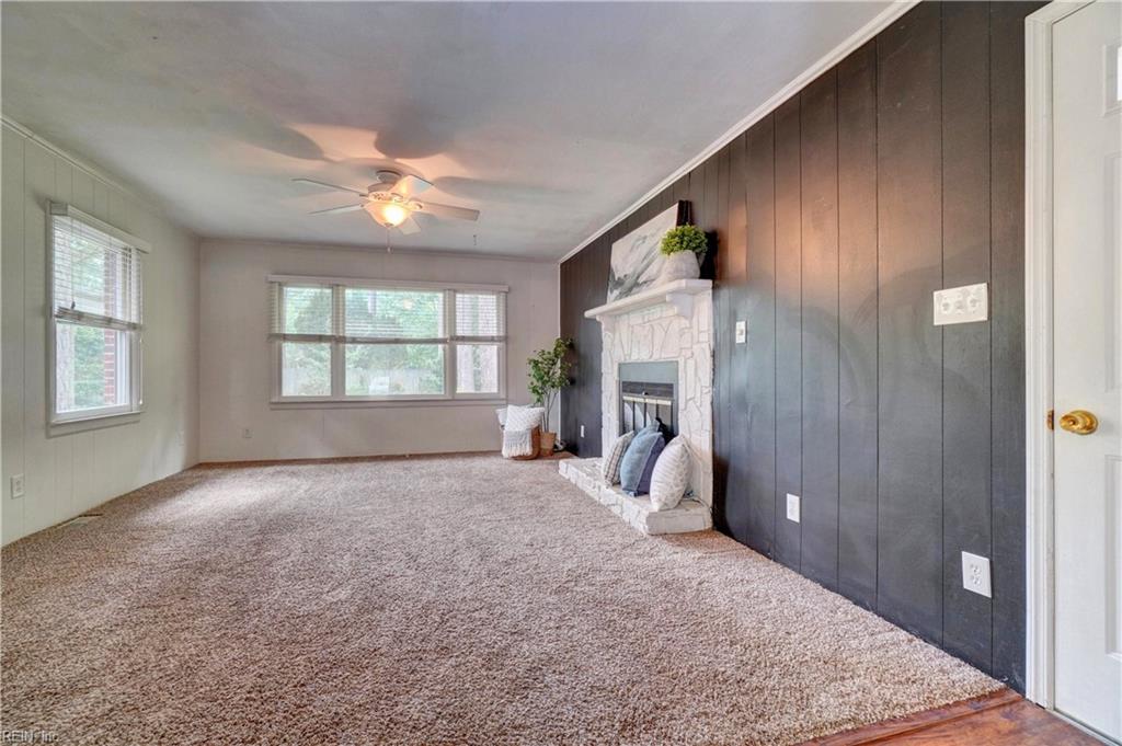 505 Robbins LN