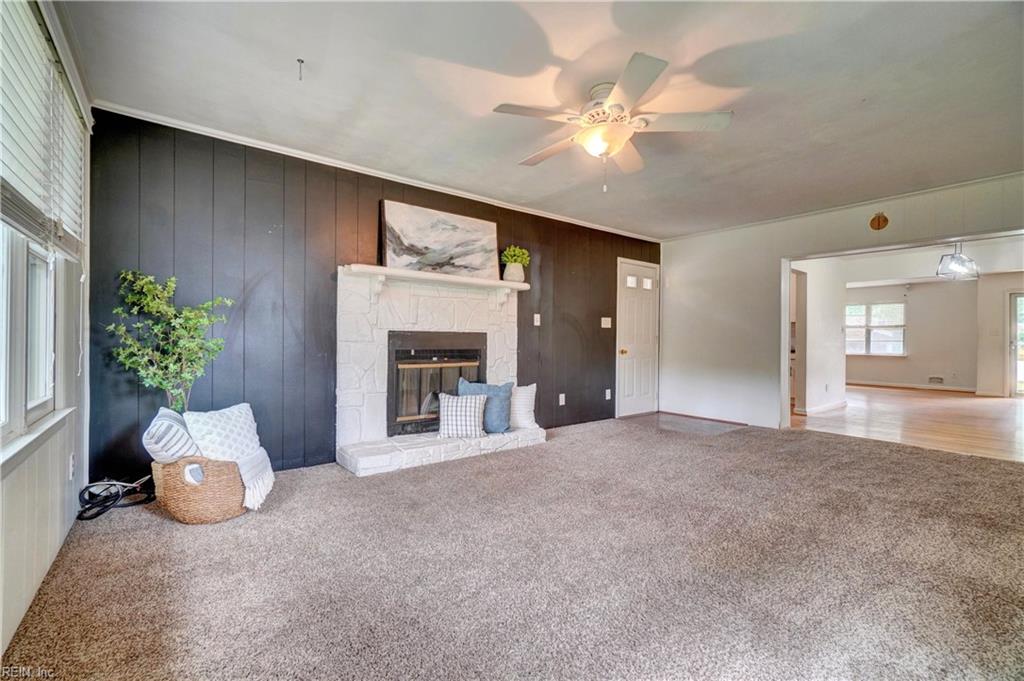 505 Robbins LN
