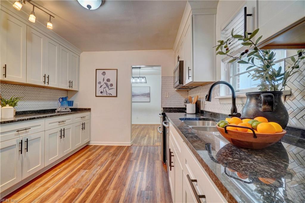 505 Robbins LN