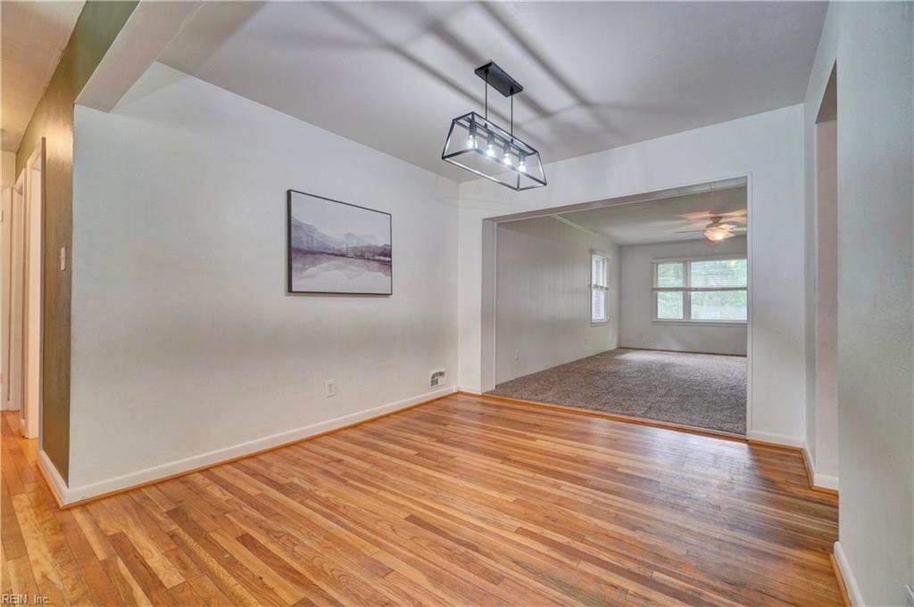 505 Robbins LN