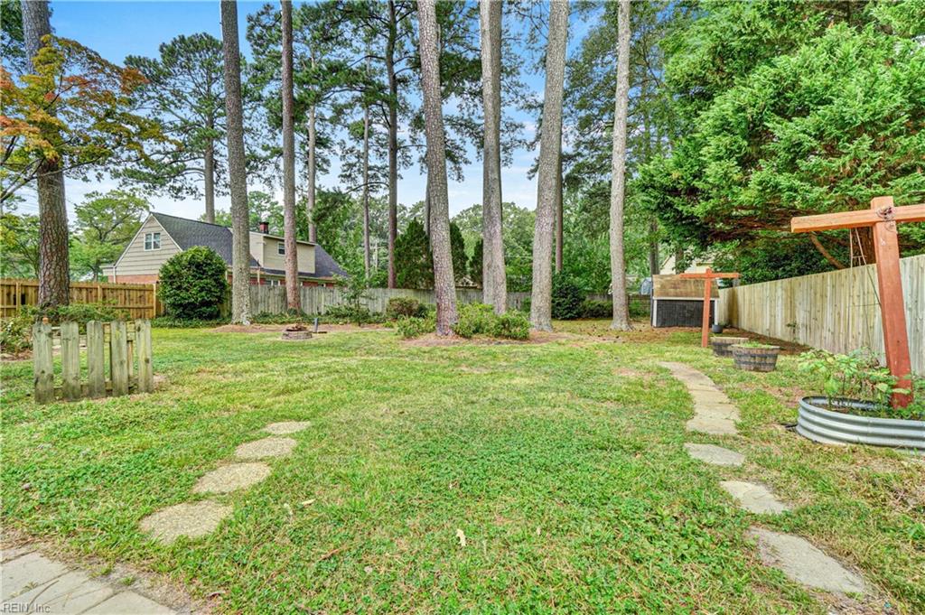 505 Robbins LN