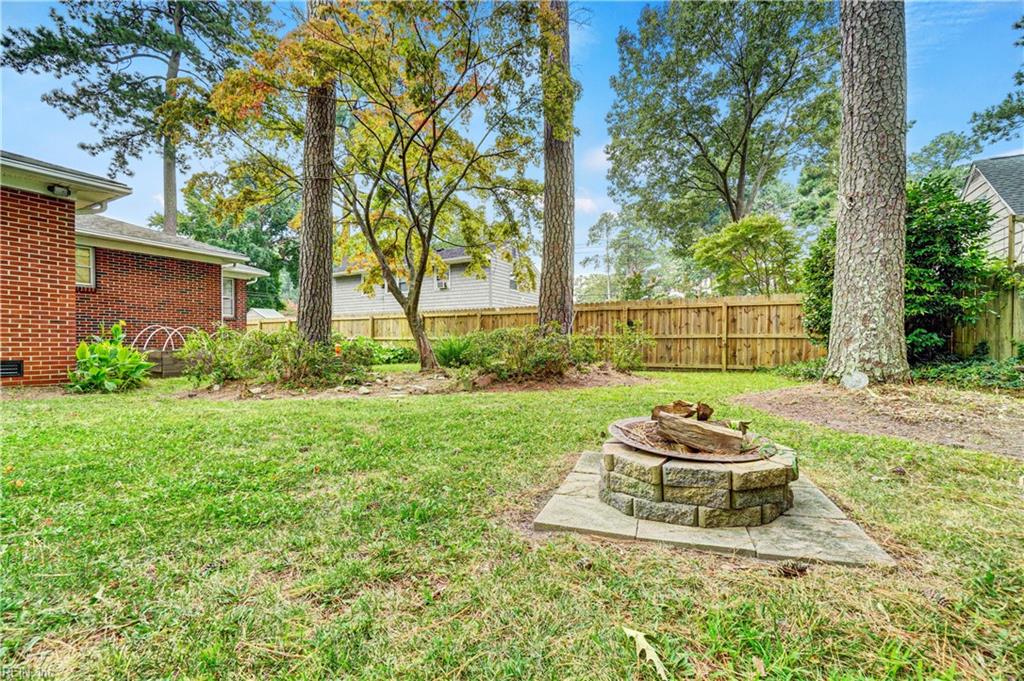 505 Robbins LN