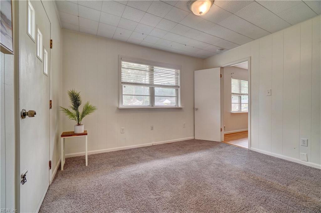 505 Robbins LN