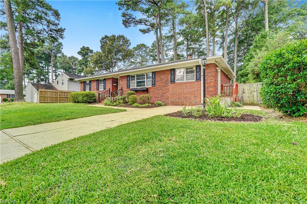 505 Robbins LN
