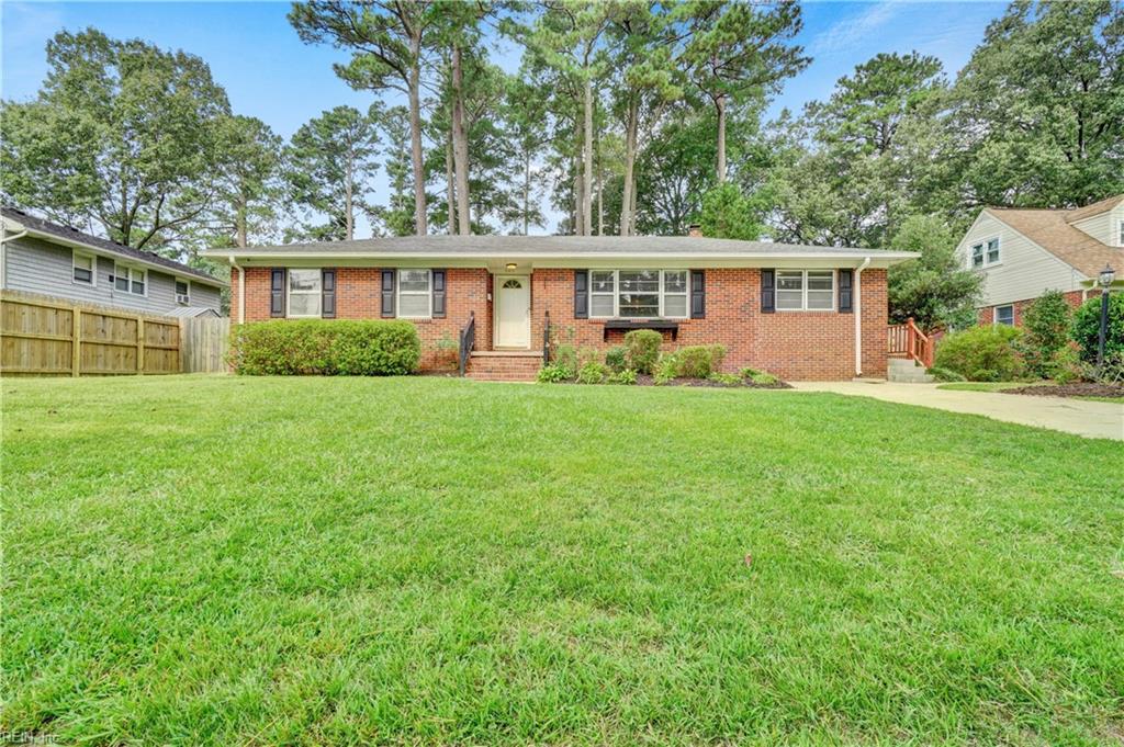 505 Robbins LN