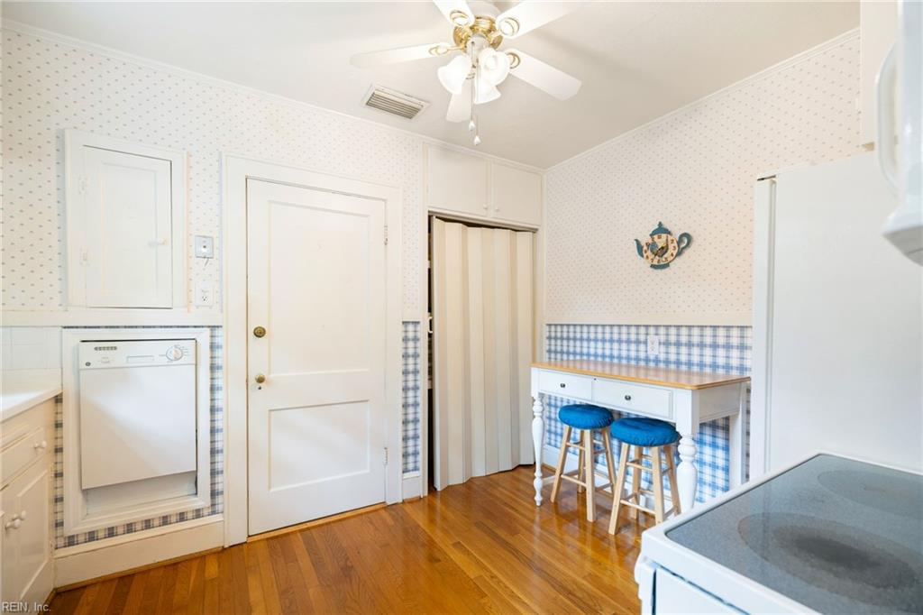 158 Dover CIR
