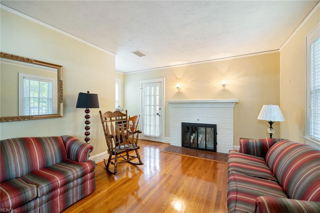 158 Dover CIR