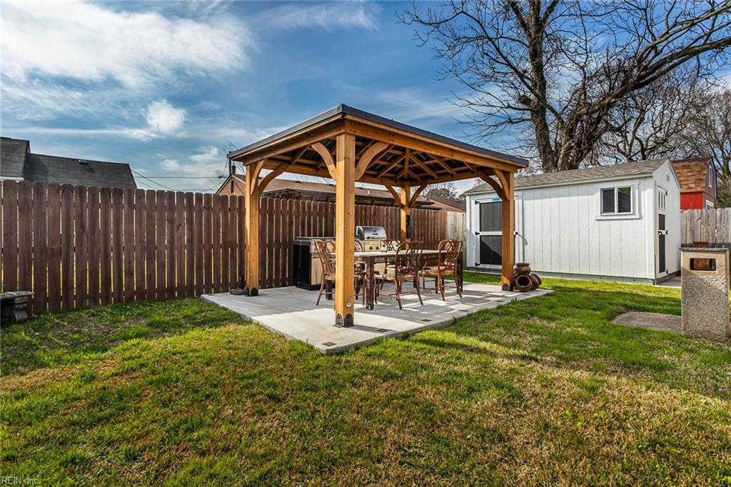2225 Harrell AVE