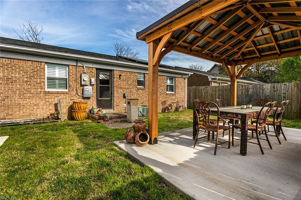 2225 Harrell AVE