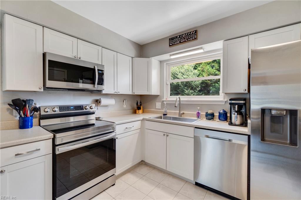 228 S Newtown RD