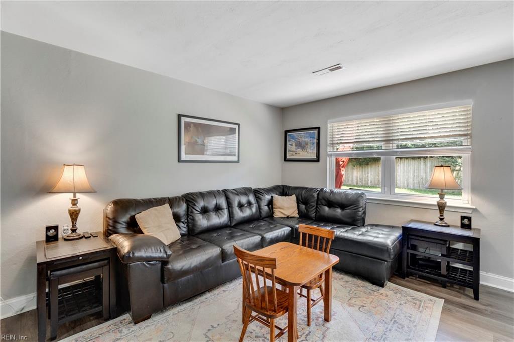 228 S Newtown RD