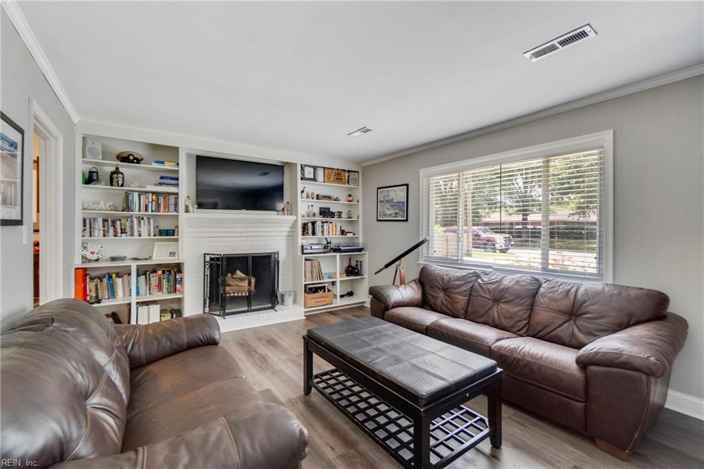 228 S Newtown RD