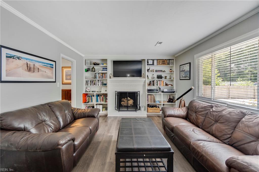 228 S Newtown RD