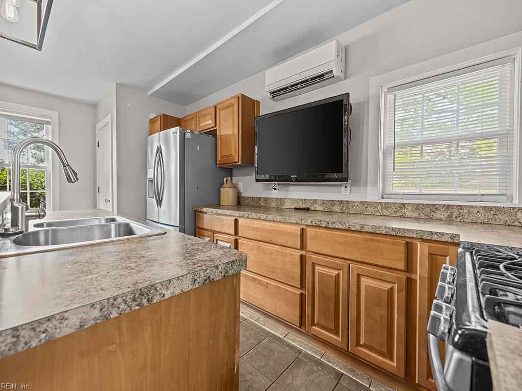 131 Jamestown AVE