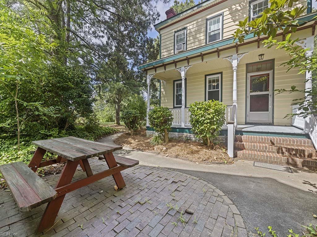 131 Jamestown AVE
