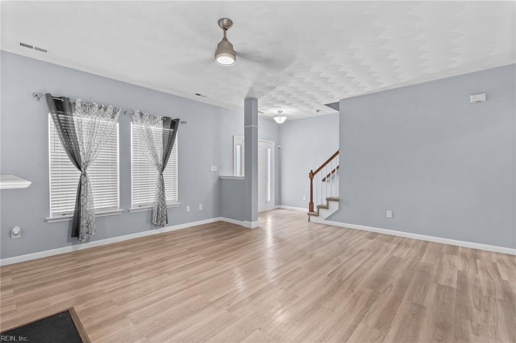 6004 Torrey Pines LN