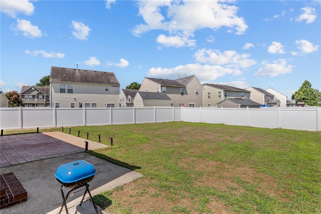 6004 Torrey Pines LN