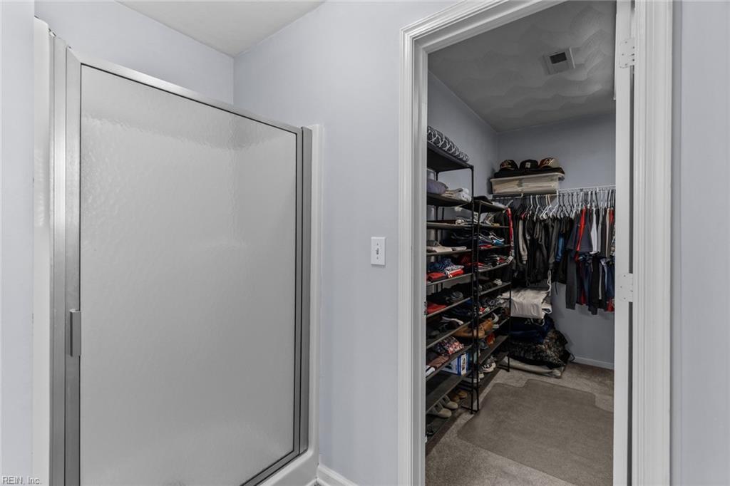 6004 Torrey Pines LN