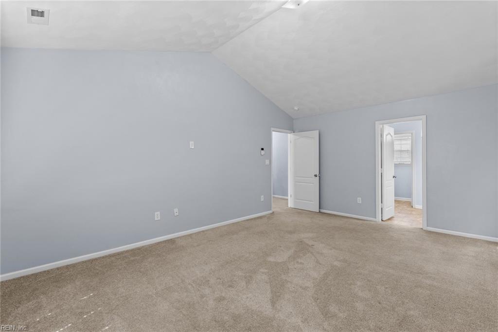 6004 Torrey Pines LN