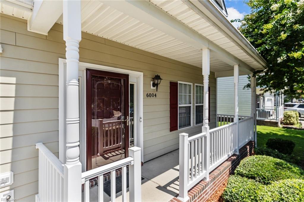 6004 Torrey Pines LN